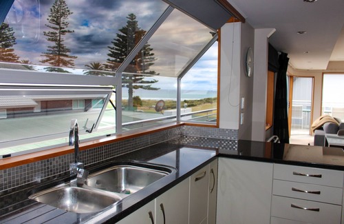 Mount Maunganui House | Family-Friendly Beachfront Retreat on Marine Parade