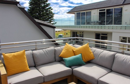 Mount Maunganui House | Family-Friendly Beachfront Retreat on Marine Parade