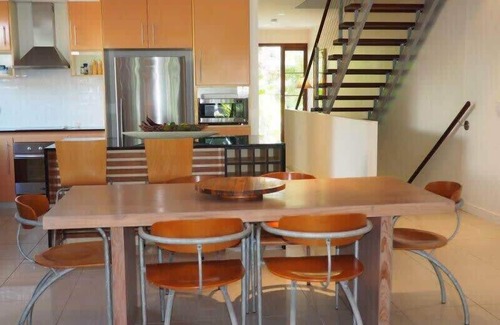 Mission Beach Apartment | Beachfront Haven with Ocean View & Relaxing Spa