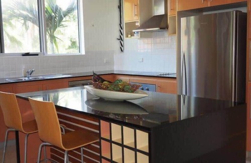 Mission Beach Apartment | Beachfront Haven with Ocean View & Relaxing Spa