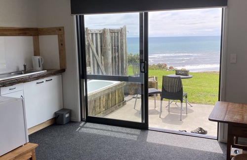 Bay of Plenty Region Apartment | Coastal Retreat: Beachfront Pacific Guest Suite Awaits