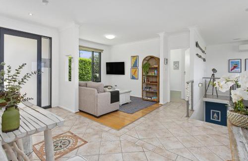 Kiama Downs House | Beachfront Paradise - Jones Beach: Top-Rated Family Getaway