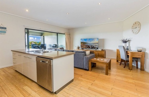 Agnes Water Apartment | Beachfront Penthouse at Loka Santi with Ocean Views