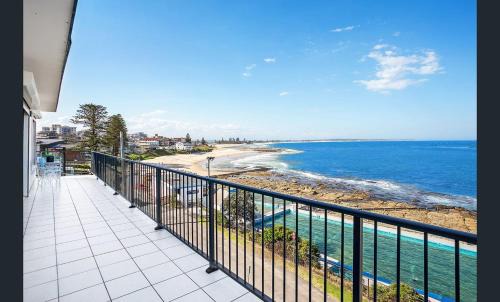 The Entrance Apartment | Oceanfront Penthouse with Hot Tub at The Entrance