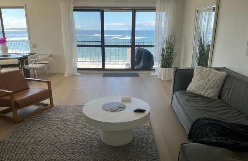 The Entrance Apartment | Oceanfront Penthouse with Hot Tub at The Entrance