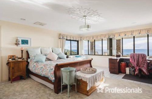 Peppermint Grove Beach House | Pet-Friendly Beachfront Penthouse at Peppy Beach Retreats