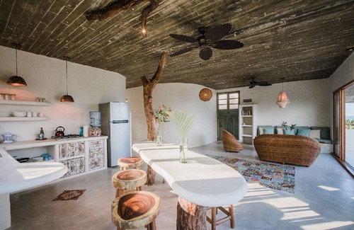 Zona Hotelera Condo | Elegant Beachfront Penthouse with Ocean Views in Tulum