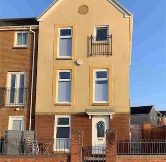 Port Talbot House | Beachfront Pet-Friendly Townhouse with Ocean Views