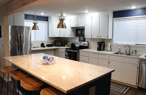 Clinton House | Picture-Perfect Beachfront Home with Ocean View & Kitchen