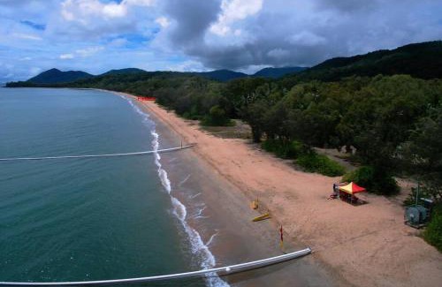 Bramston Beach House | Beachfront Bliss at 'Pippies on the Beach' in Bramston
