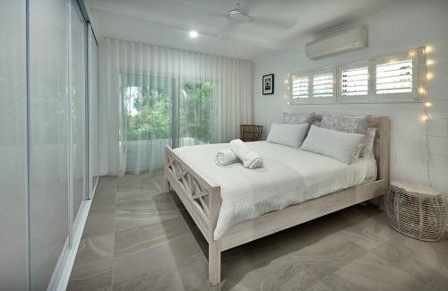 Bramston Beach House | Beachfront Bliss at 'Pippies on the Beach' in Bramston