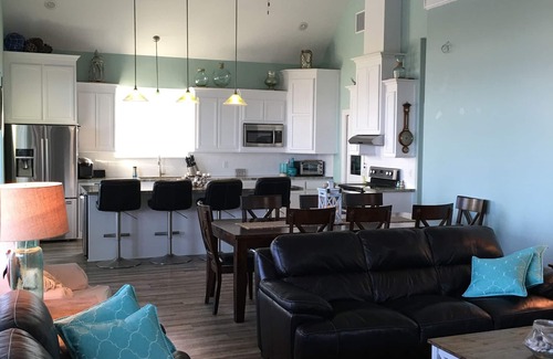 Surfside Beach House | Beachfront Retreat - Pirate's Treasure with Ocean View