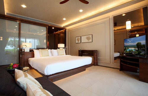 Cha-am Hotel | Ground Floor Beachfront Pool Suite with Private Oasis