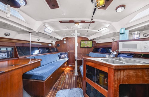 Centro - Supmza 001 Boat Rental | Beachfront Private Sailboat with Ocean View and Kitchen