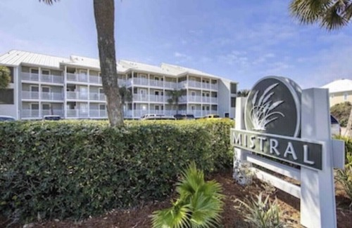 Seacrest Condo | Beachfront Haven: Private Beach, Ocean View & Top Reviews