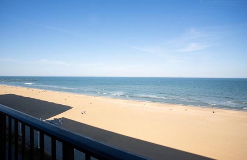 Virginia Beach Apartment | Beachfront resort in Virginia Beach - just reduced 25% - August 2nd to 9th