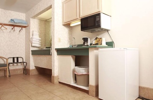 Port Clinton Hotel | Relaxing Beachfront Resort with Family-Friendly Amenities