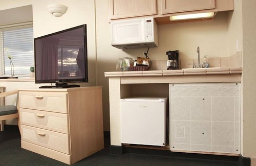 Port Clinton Hotel | Relaxing Beachfront Resort with Family-Friendly Amenities