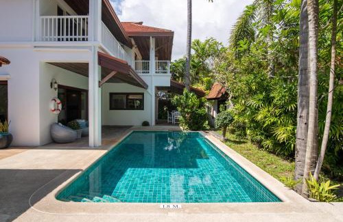 Hua Thanon Villa | Oceanfront Villa Baan Tawan: 4-Star Guest Favorite Retreat