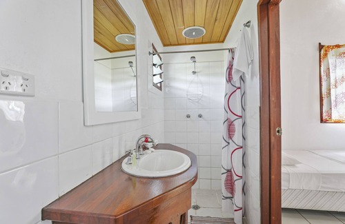 Luganville Resort | Stunning Beachfront Resort with Pool and Ocean Views