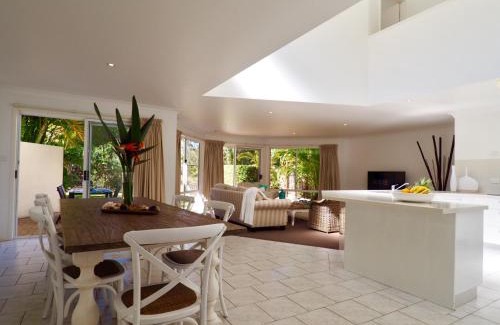 Korora House | Beachfront Retreat with Ocean Views and Free Wifi