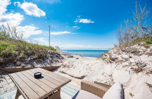 Wading River House | Beachfront Romance: Rustic Home with Private Beach Access