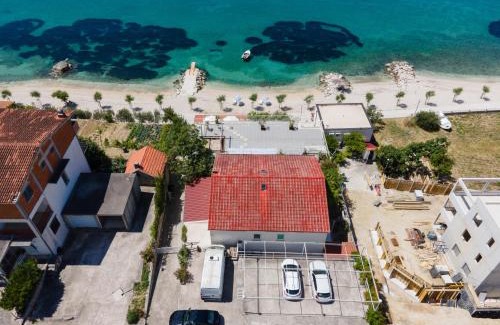 Podstrana Bed & Breakfast | Beachfront rooms Adriatic with breakfast