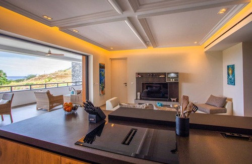 Sint Michiel Apartment | Beachfront 3 BDR Apartment with Ocean Views & Pool Access
