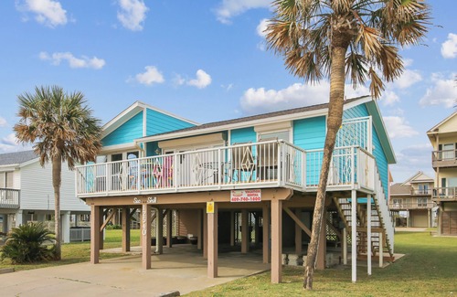 Spanish Grant Cottage | Seaside Bliss at Beachfront Seashell - Rated 9.6/10!