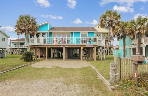 Spanish Grant Cottage | Seaside Bliss at Beachfront Seashell - Rated 9.6/10!