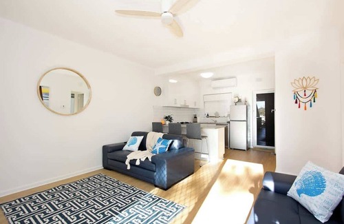 Semaphore House | Beachfront Apartment with Ocean View in Semaphore - 9.8 Rated