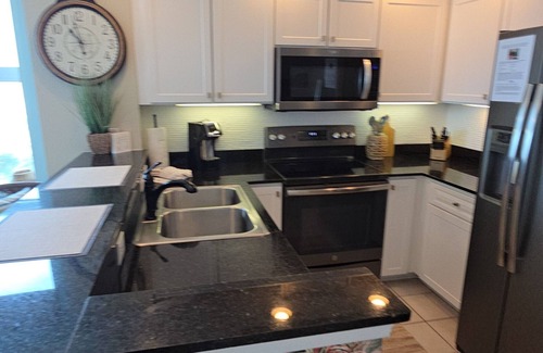 Gulf Shores Condo | Beachfront Retreat: Guest Rated 10/10 with Ocean Views!