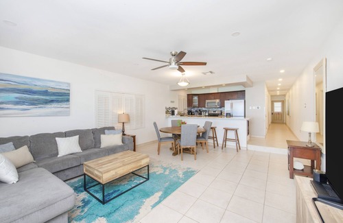 Seven Mile Beach Condo | Ocean View Retreat at Discovery Point Club #42