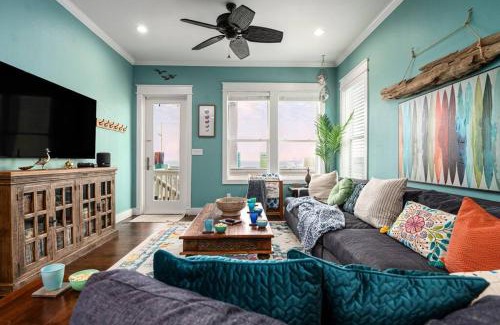 Port Bolivar House | Beachfront Retreat with Spectacular Ocean Views for 14