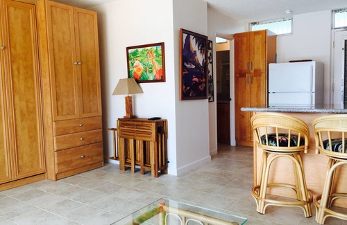 Makaha Condo | Beachfront Studio with Pool & Ocean Views at Makaha Beach