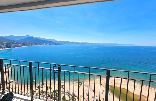 Fluvial Vallarta Condo | Oceanfront Escape with Breathtaking Views and Pool Access