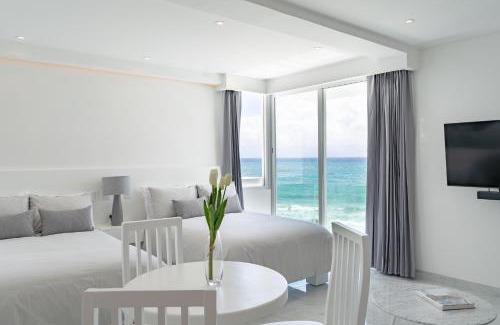 Zona Hotelera Apartment | Oceanfront Suite with Best Views and Spa Amenities