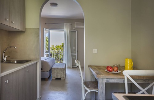 Mousata Apartment | Beachfront Suite No 3 with Breakfast and Kitchen Access