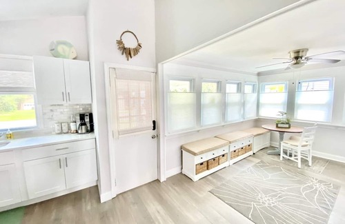 Hancocks Bridge House | Beachfront Bliss: Experience Oakwood Beach Sunsets
