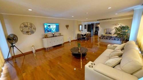Cha-am Apartment | Beachfront Apartment with Pool, Balcony & Ocean Views
