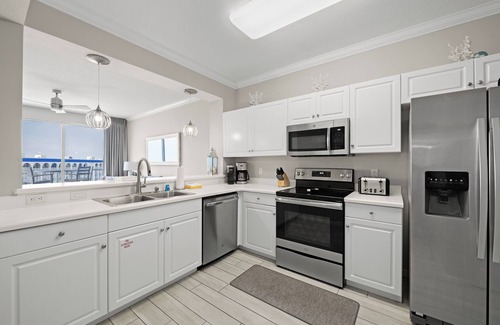 Fort Walton Beach Condo | Beachfront, Top Floor, Updated- FREE Beach Service