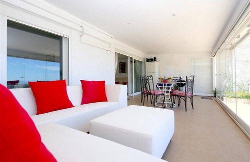 Bahia Dorada House | Beachfront Townhouse with Pool and Ocean Views Near Port