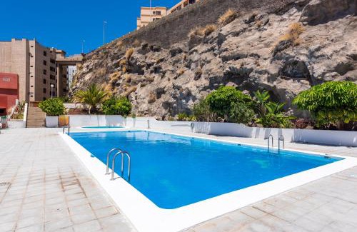 Radazul Apartment | Beachfront Triplex with Pool and Ocean View for Families