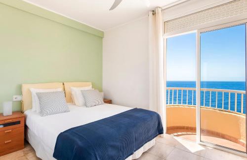 Radazul Apartment | Beachfront Triplex with Pool and Ocean View for Families