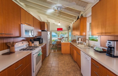 Hanalei House | Oceanfront Tropical Paradise with Pool and Spa Amenities