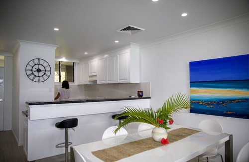 Hamilton Island Apartment | Beachfront Bliss: Frangipani 206 with Ocean View & Pool