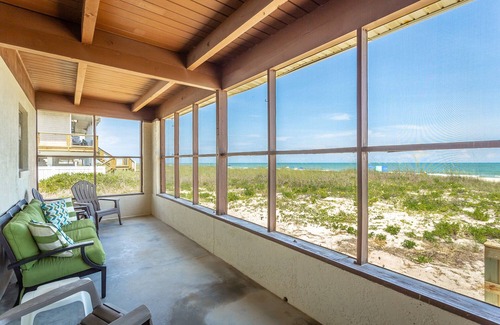 East End House | Beachfront Retreat: 2BR Apartment with Ocean View & Pets Welcome