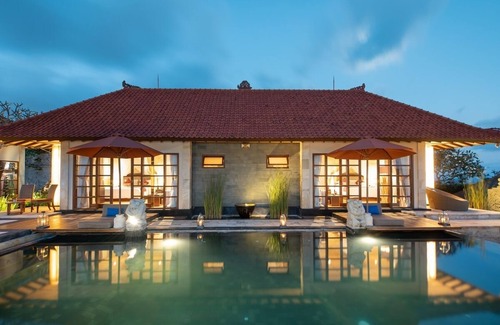 Kutuh Villa | Beachfront View with 7 Bedroom Villa in Uluwatu