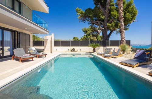 Kastel Stafilic Villa | Ocean View Beachfront Villa Tota with Private Pool