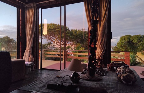 Jeffreys Bay Apartment | Beachfront Villa Africa Queen: Pet-Friendly Ocean Retreat